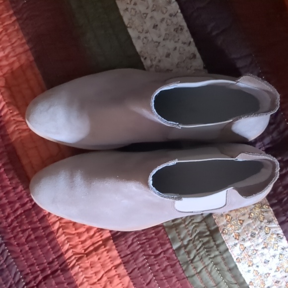 CLARK'S*Originals Ornella Boot in sand stone size 8.5, gum sole rare, EUC. Hot - Picture 5 of 11